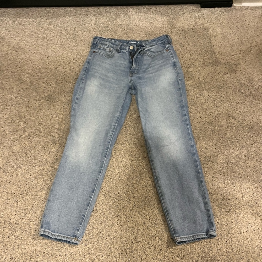 Old Navy high rise O.G straight secret smooth pocket jeans. Size 6 petite.